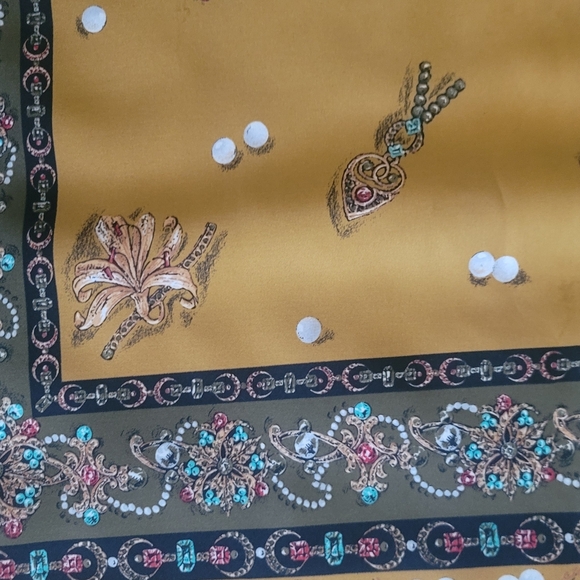 30 x 30 scarf - Picture 6 of 7